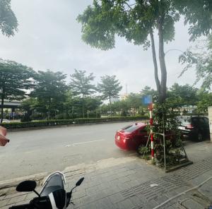 BÁN ĐẤT TẶNG NHÀ– XUÂN ĐỈNH- Ô TÔ ĐỖ CỔNG – 50M RA Ô TÔ TRÁNH, THÔNG TỨ TUNG.